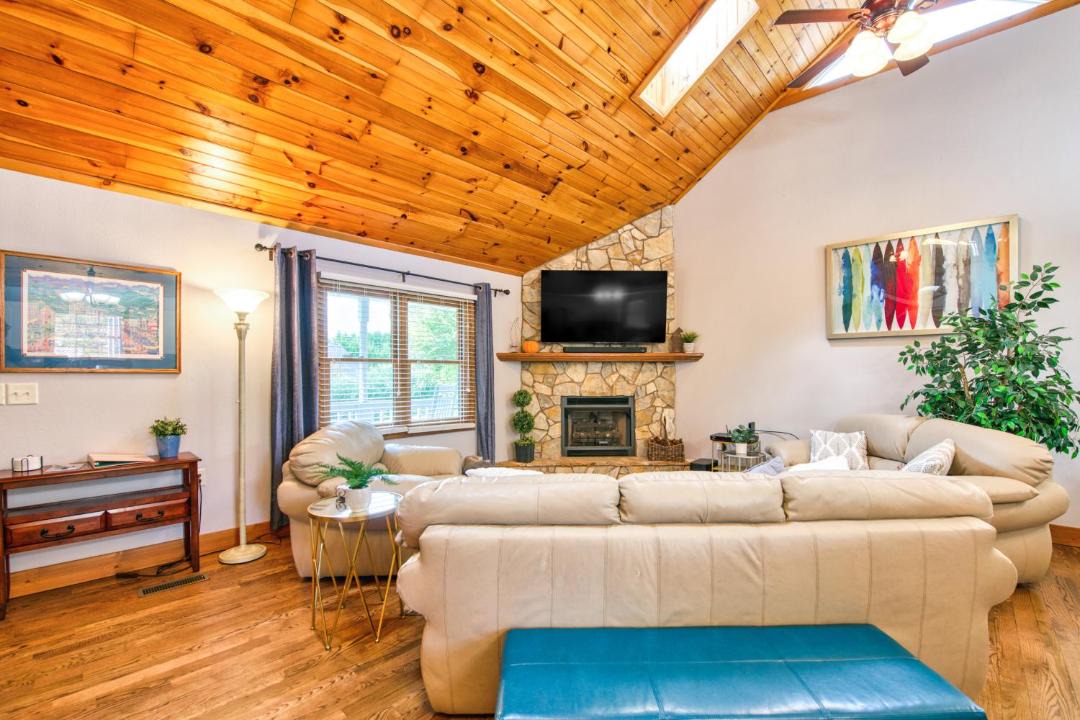 Photo of Livingroom in Horse Shoe