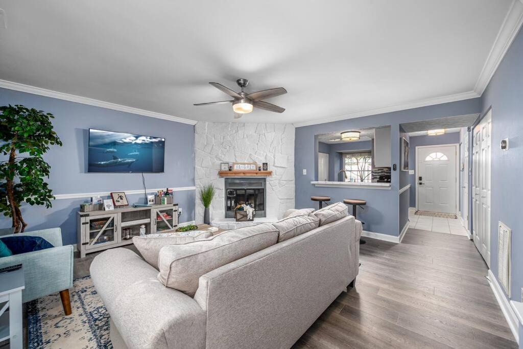 Photo of Livingroom in Taylor's Pond