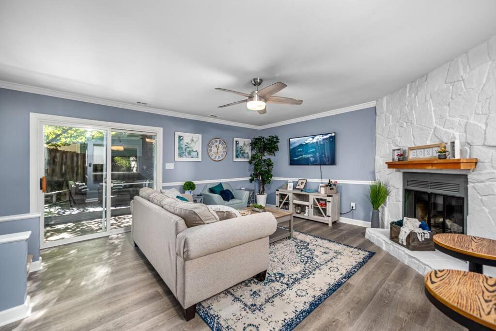 Photo of Livingroom in Taylor's Pond