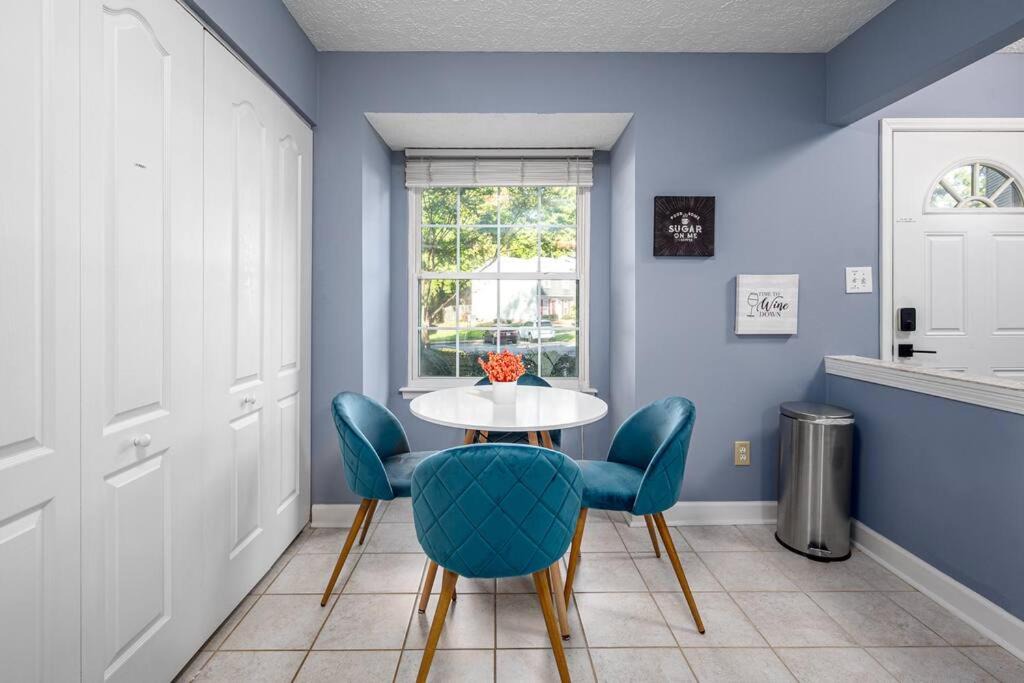 Photo of Livingroom in Taylor's Pond