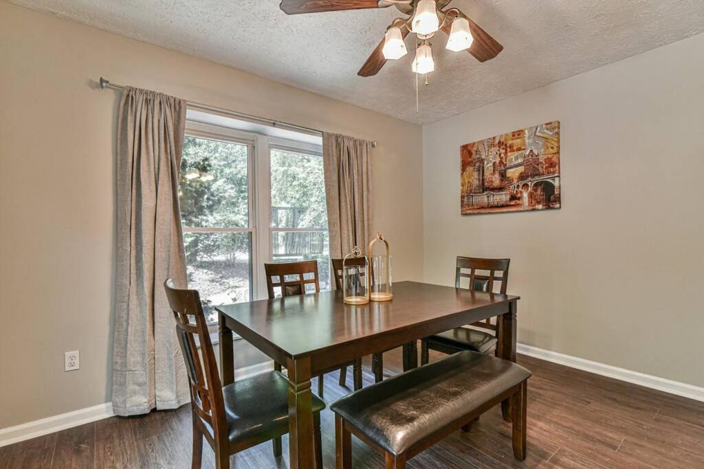 Photo of Livingroom in Oakley