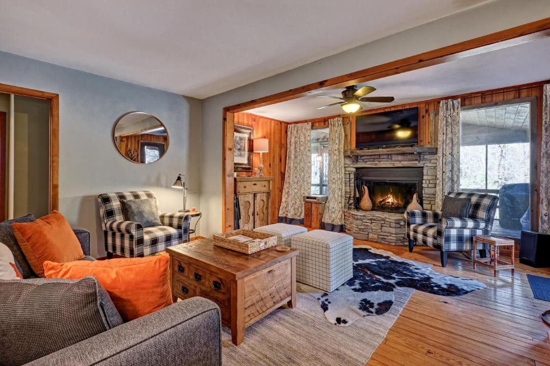 Photo of Livingroom in Cashiers