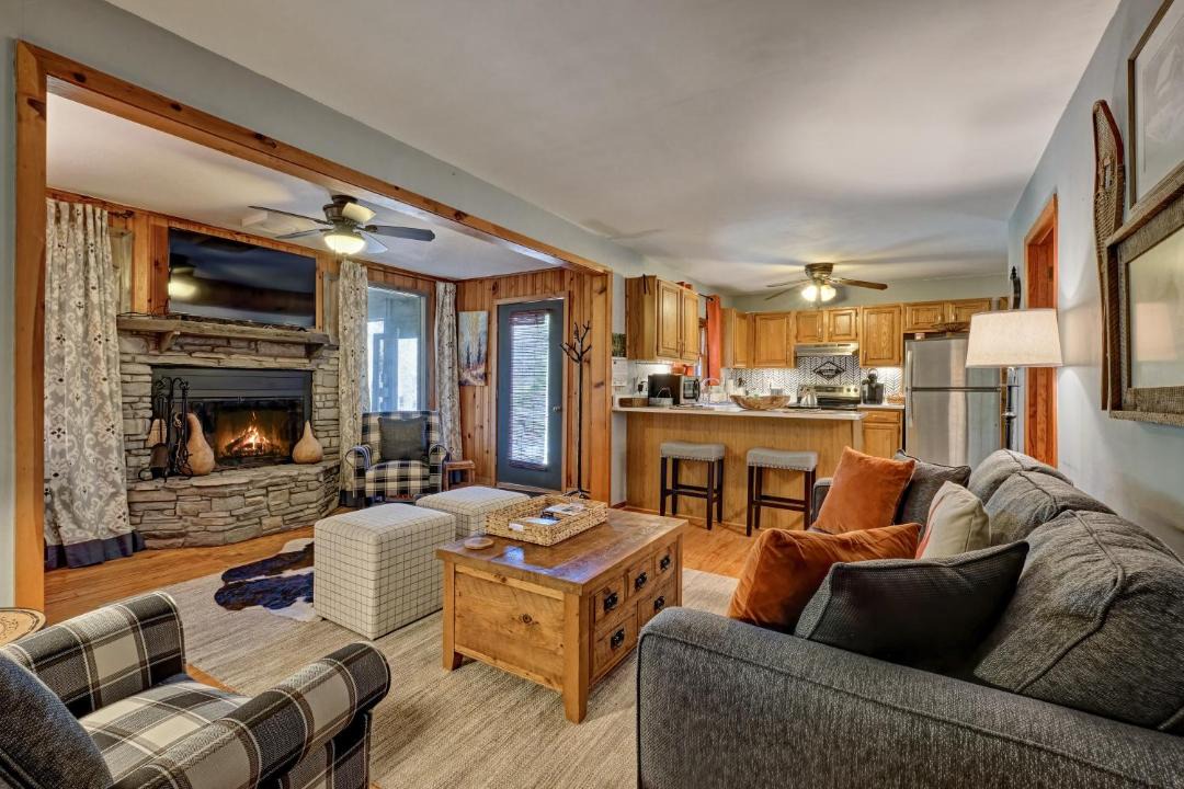 Photo of Livingroom in Cashiers