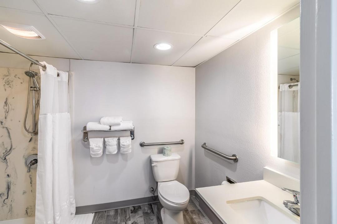 Photo of Bathroom in Pine Knoll Shores