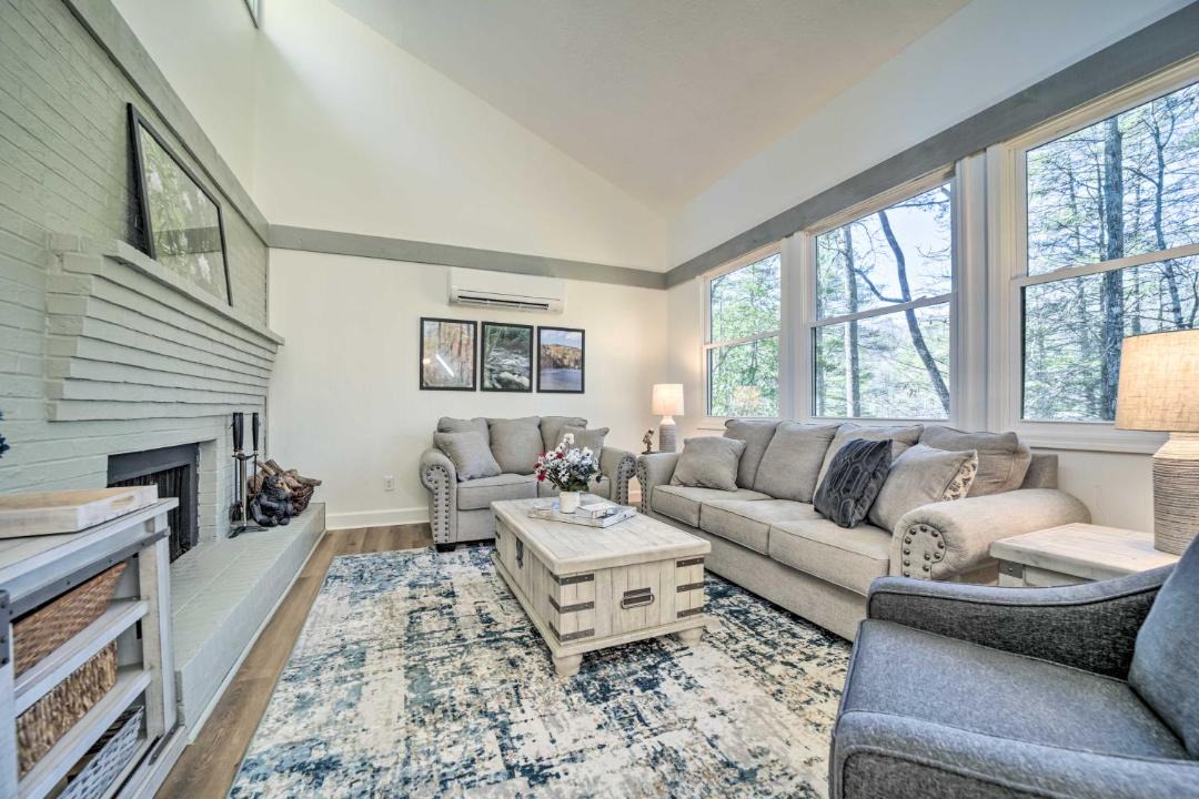 Photo of Livingroom in Sapphire