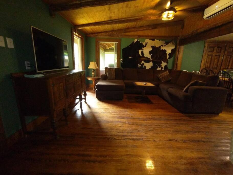 Photo of Livingroom in Barnardsville
