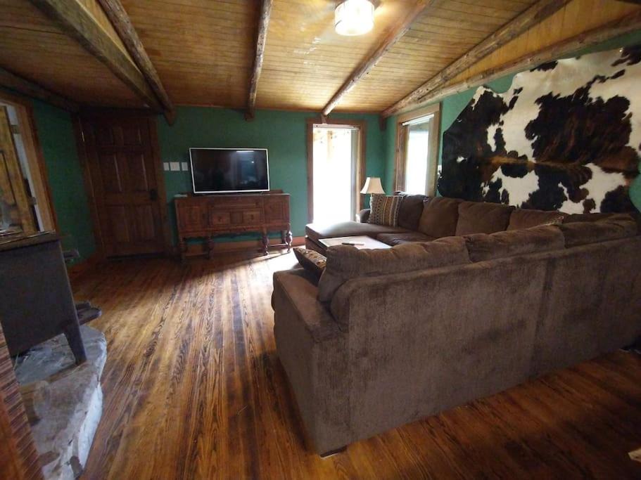 Photo of Livingroom in Barnardsville
