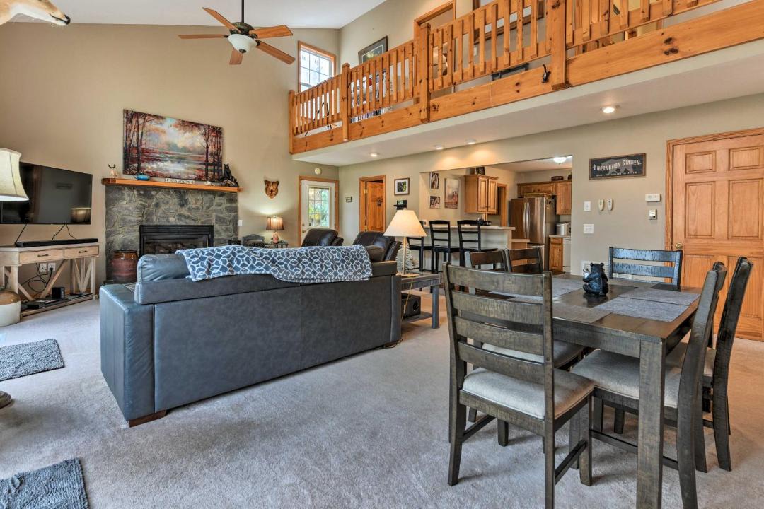 Photo of Livingroom in Maggie Valley
