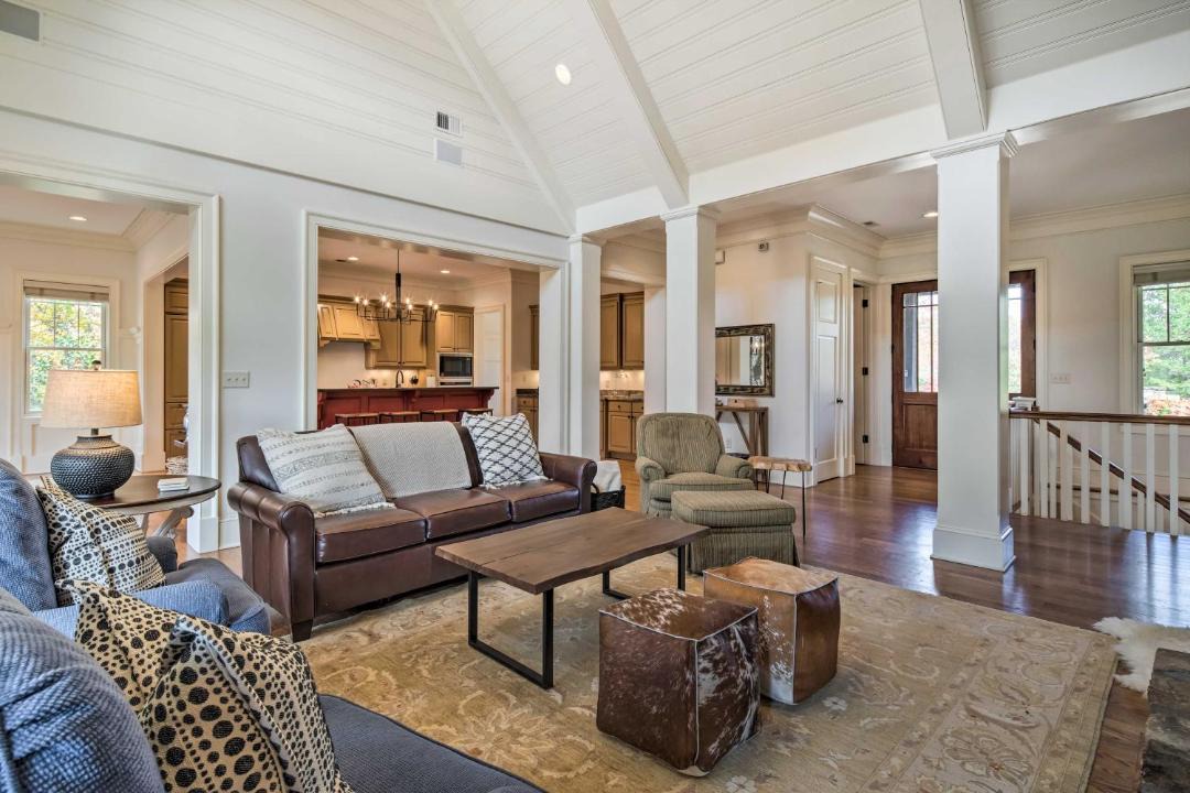 Photo of Livingroom in Mill Spring