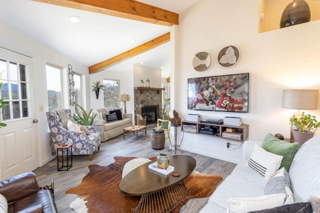 Photo of Livingroom in Seven Devils
