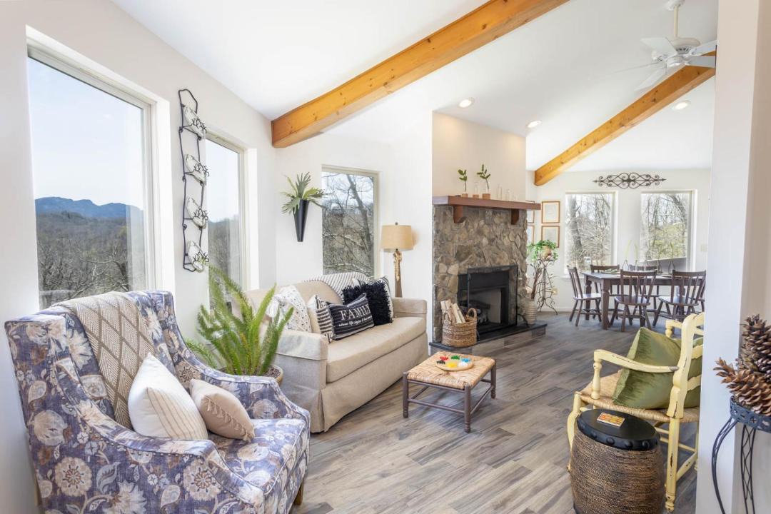Photo of Livingroom in Seven Devils