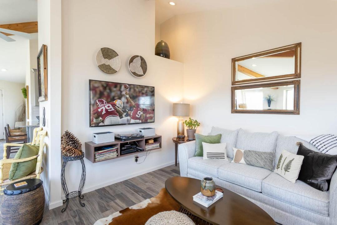 Photo of Livingroom in Seven Devils