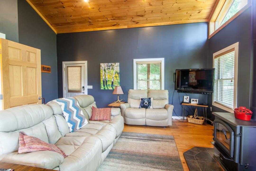 Photo of Livingroom in Lenoir