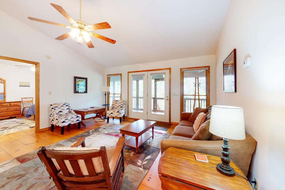 Photo of Livingroom in Winfield Cove