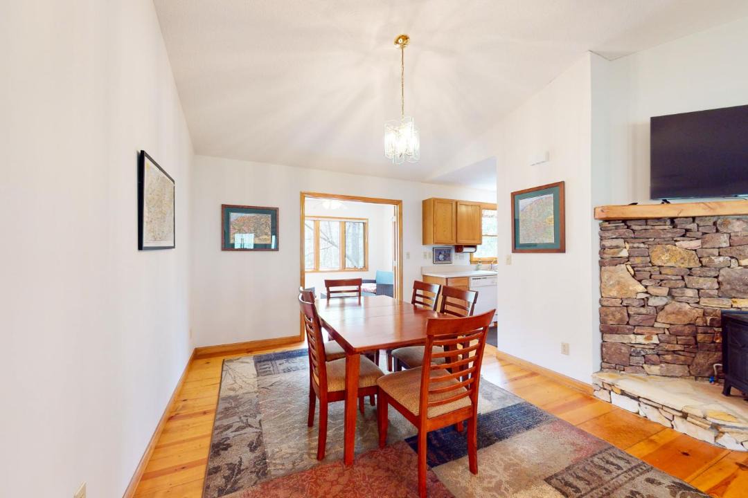 Photo of Livingroom in Winfield Cove