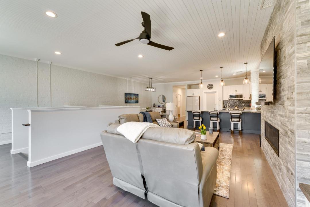 Photo of Livingroom in Lenoir