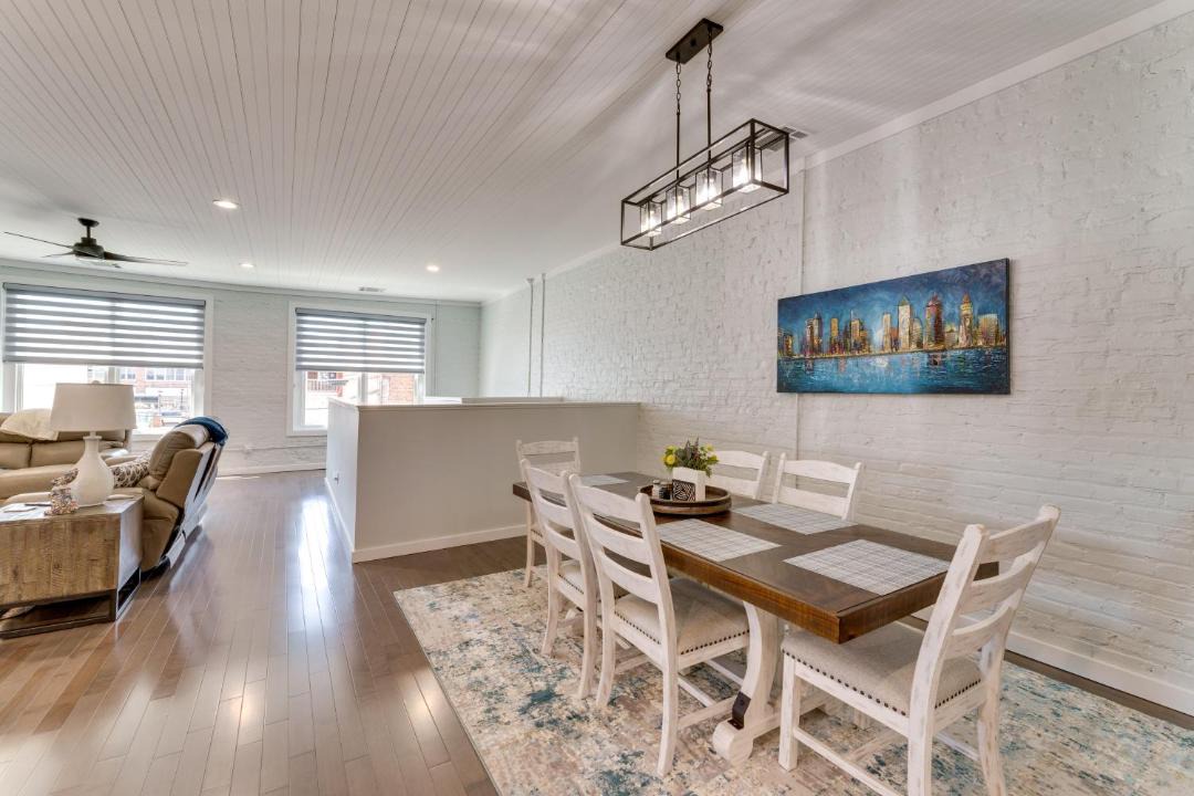 Photo of Livingroom in Lenoir