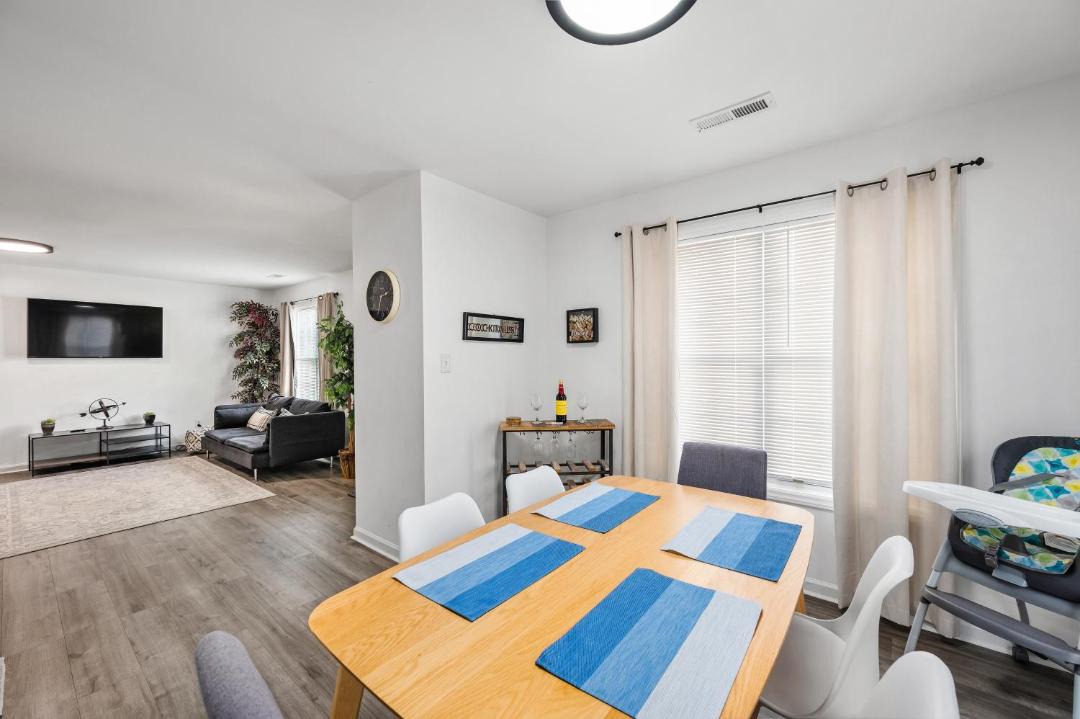 Photo of Livingroom in Downtown