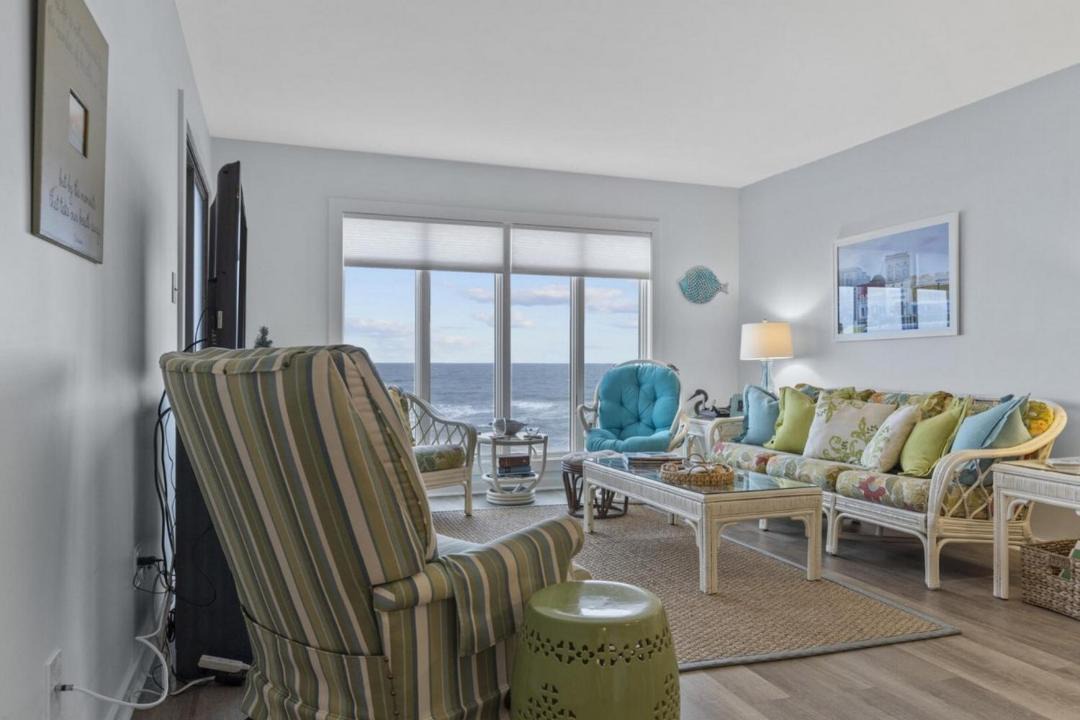 Photo of Livingroom in Pine Knoll Shores