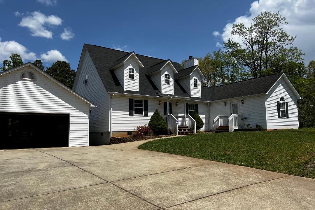 Photo of Buildings in Weaverville