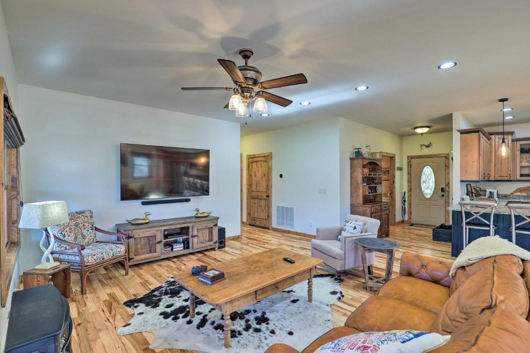 Photo of Livingroom in Mars Hill
