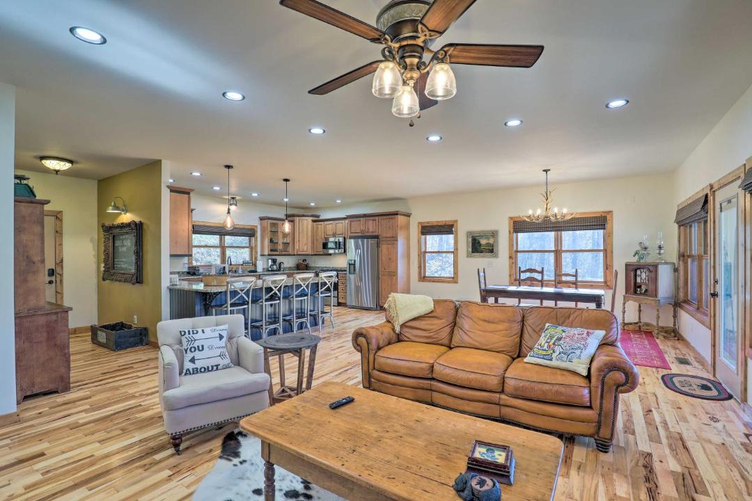 Photo of Livingroom in Mars Hill