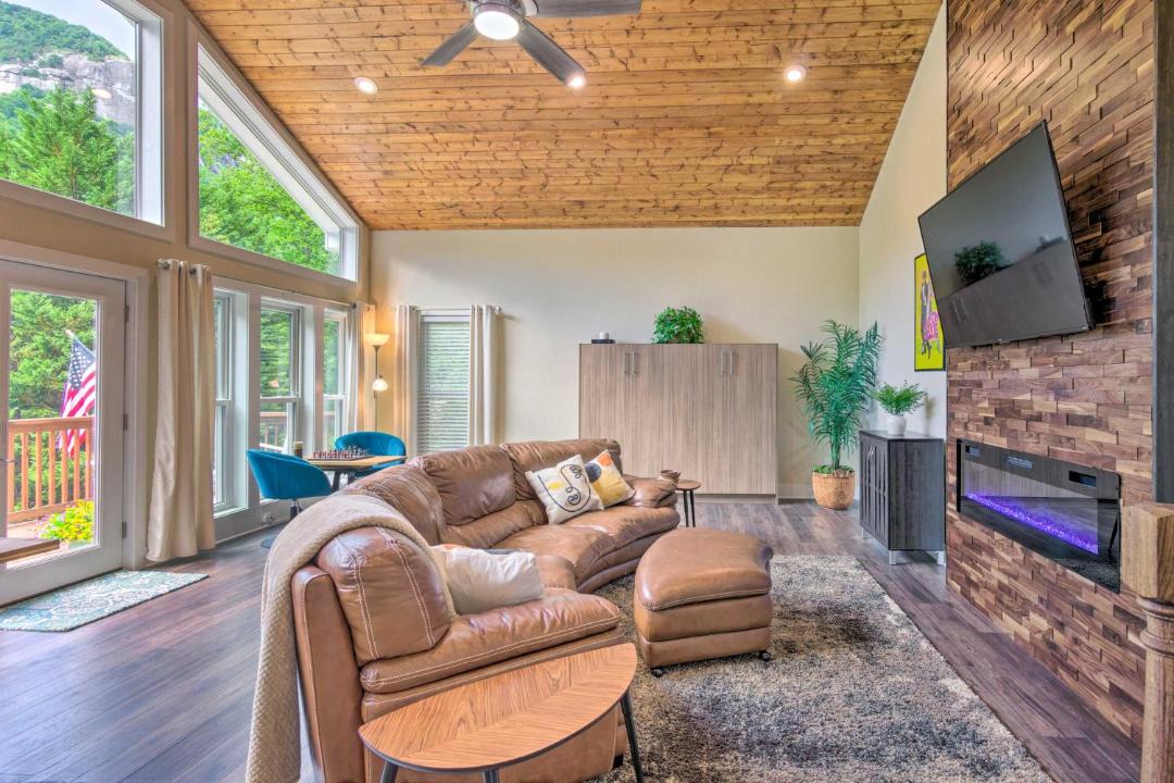 Photo of Livingroom in Chimney Rock