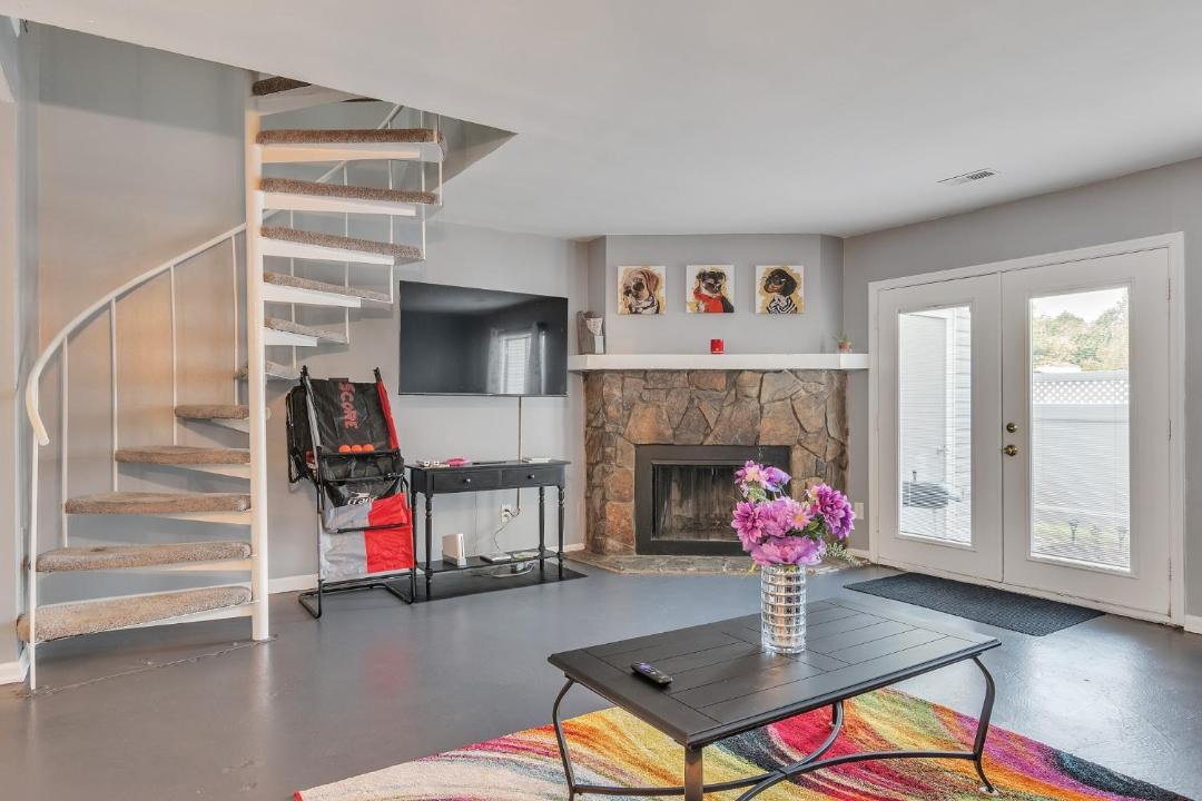 Photo of Livingroom in Northeast Raleigh