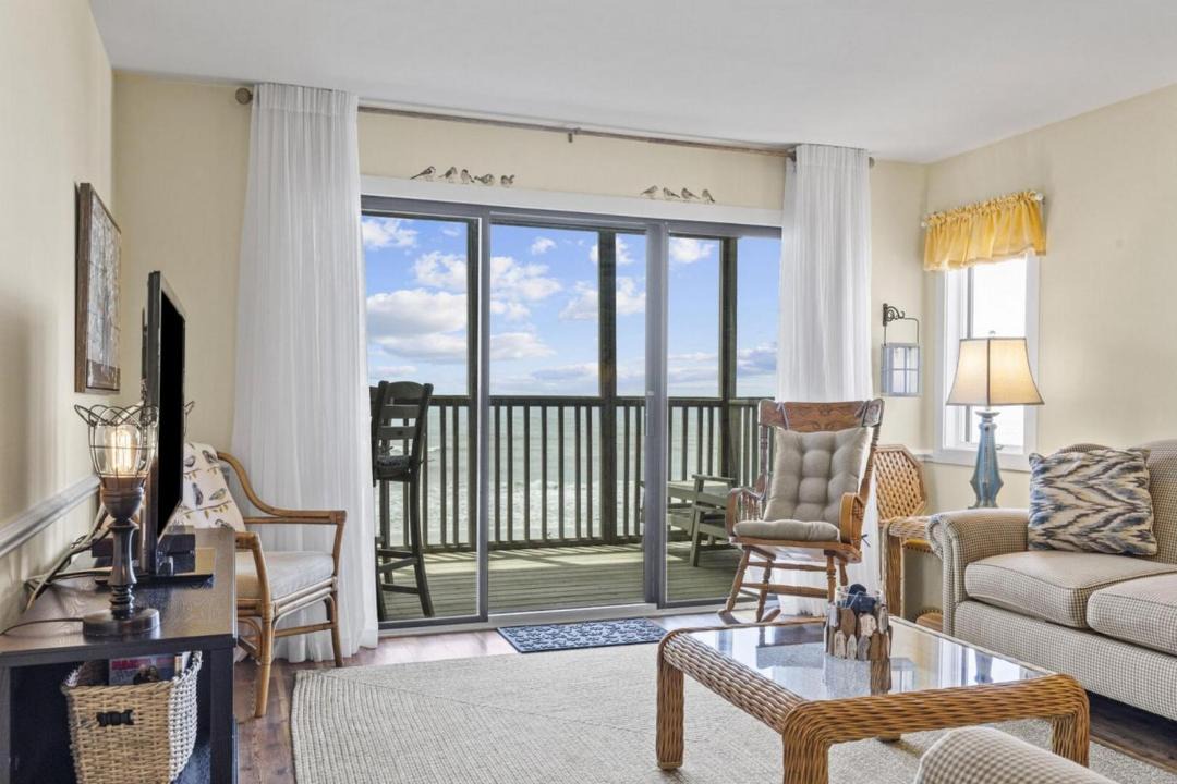 Photo of Livingroom in Pine Knoll Shores