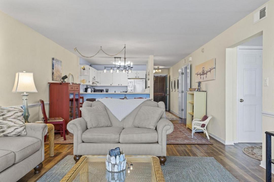 Photo of Livingroom in Pine Knoll Shores