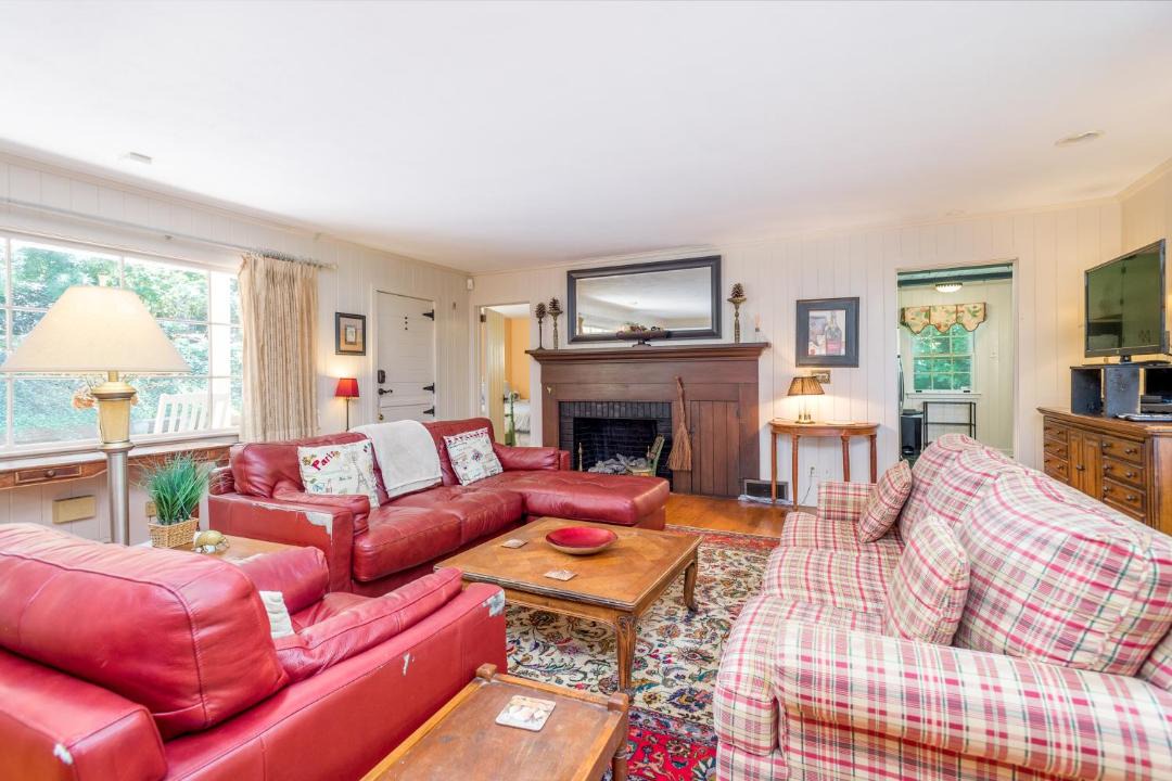 Photo of Livingroom in Laurel Park
