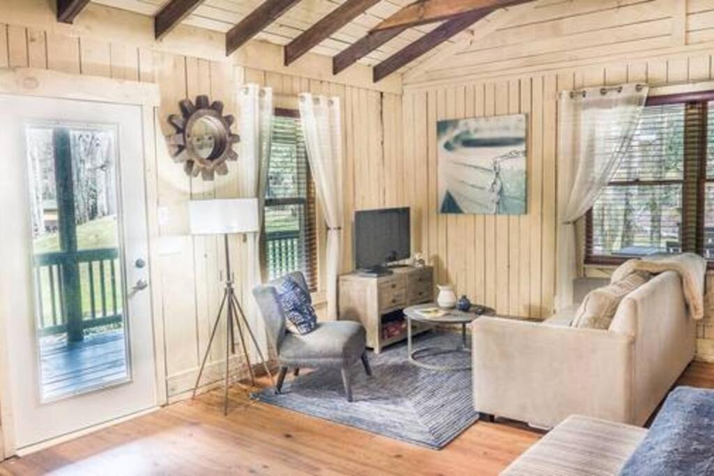 Photo of Livingroom in Glenville