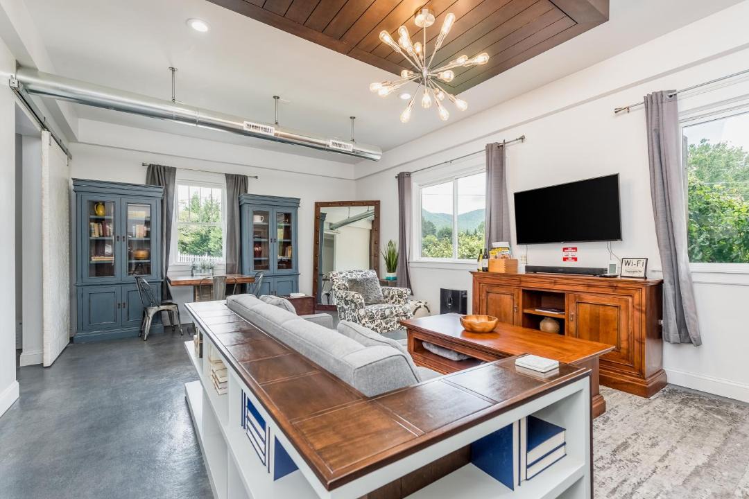 Photo of Livingroom in Swannanoa