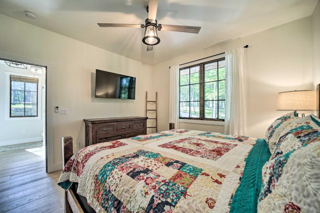 Photo of Bedroom in Glenville
