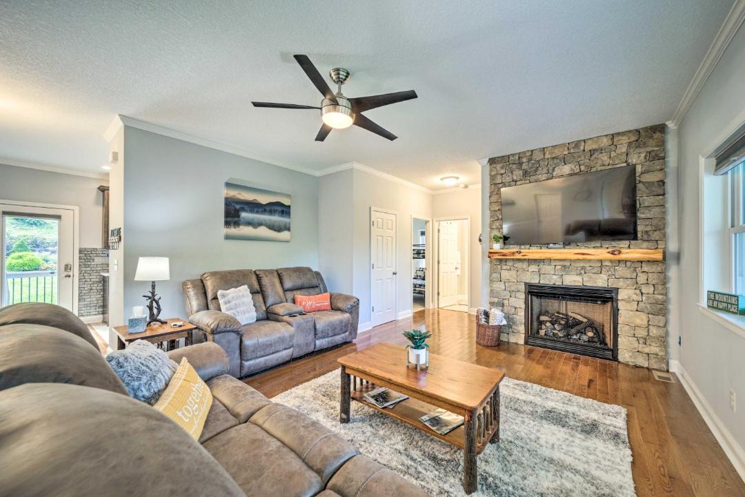 Photo of Livingroom in Waynesville