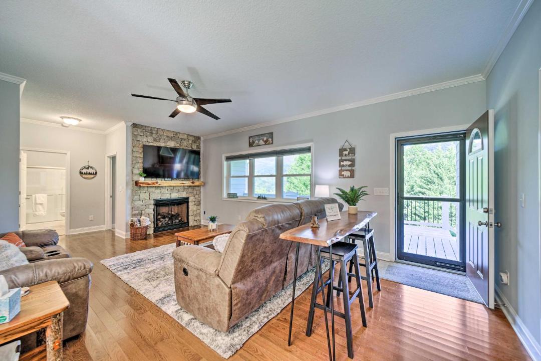 Photo of Livingroom in Waynesville