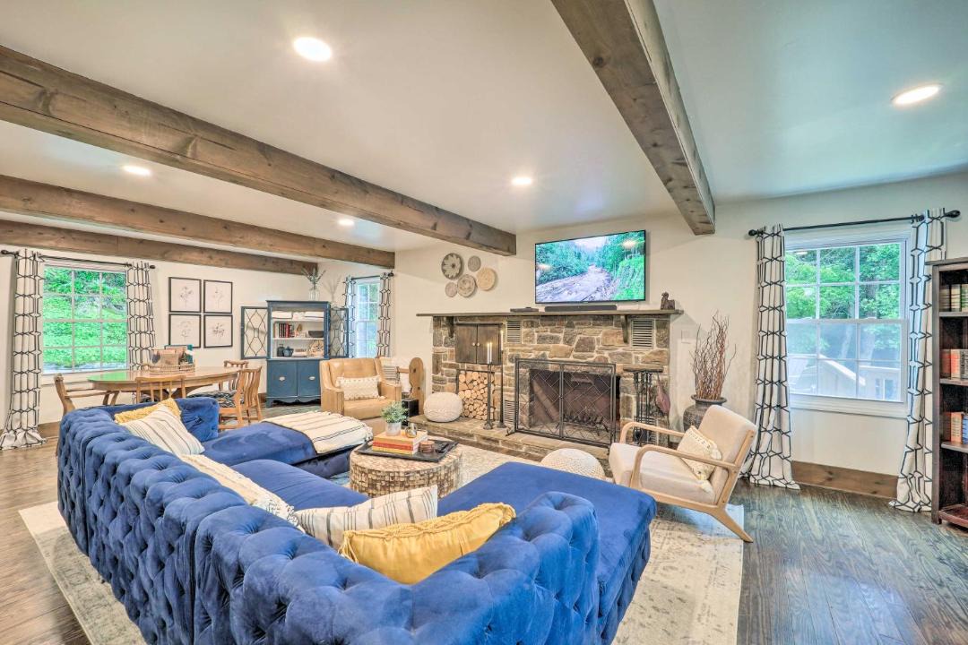 Photo of Livingroom in Sugar Grove