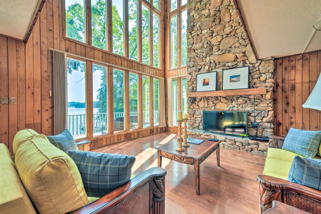 Photo of Livingroom in Sherrills Ford