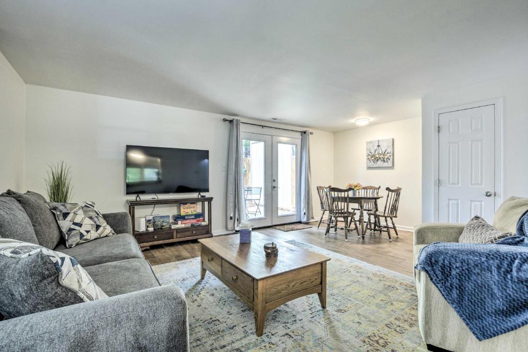 Photo of Livingroom in Taylor's Pond