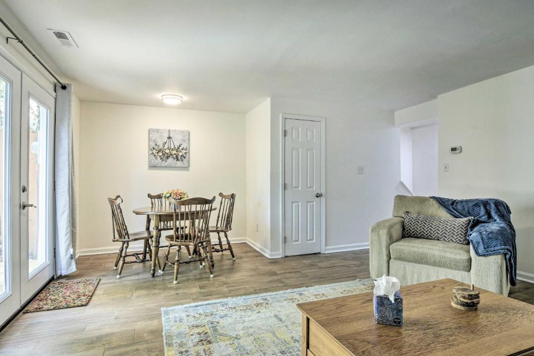 Photo of Livingroom in Taylor's Pond