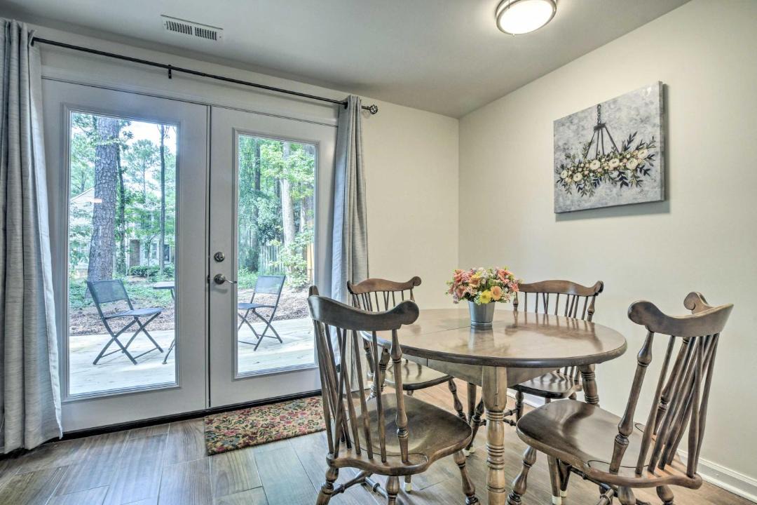 Photo of Livingroom in Taylor's Pond