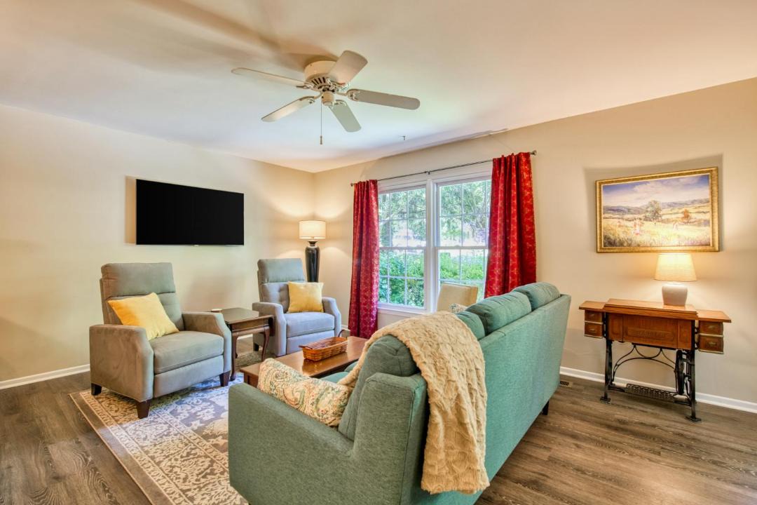 Photo of Livingroom in Bent Creek