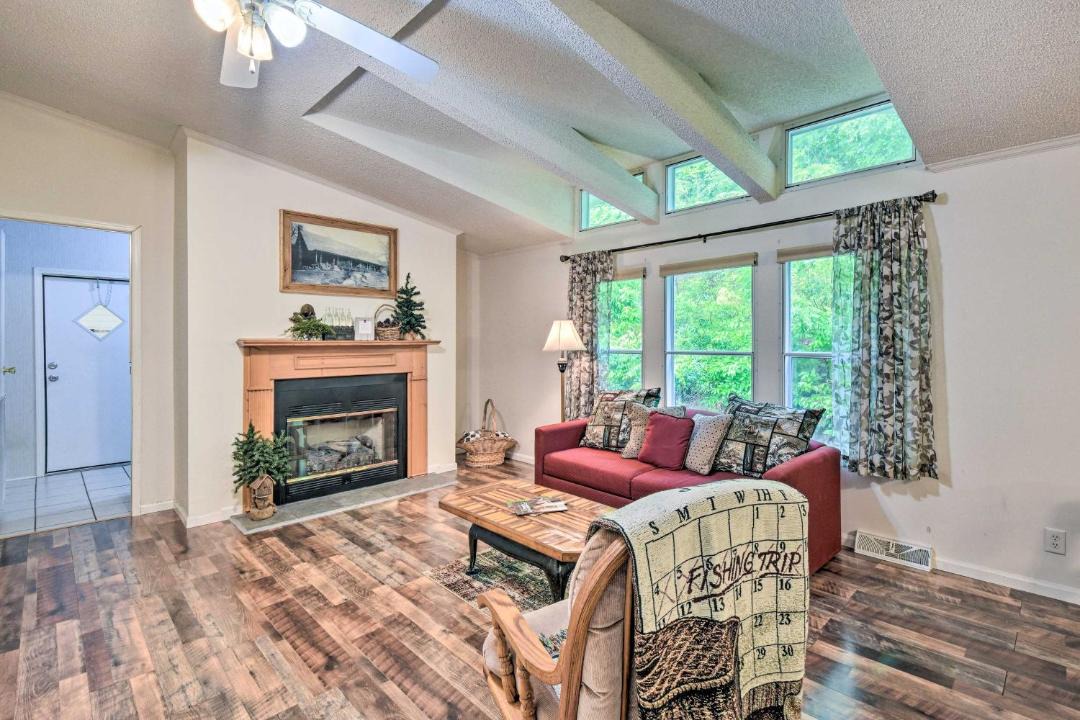 Photo of Livingroom in Robbinsville