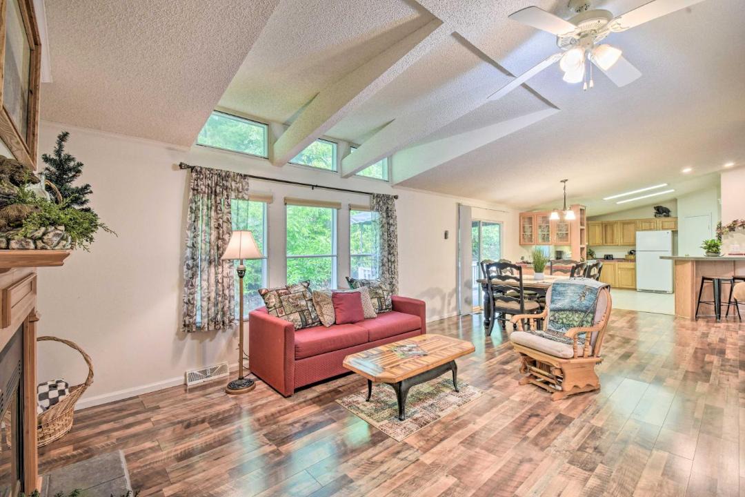 Photo of Livingroom in Robbinsville