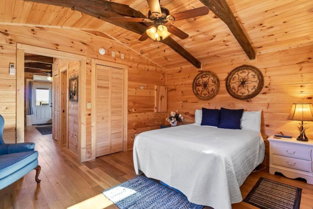 Photo of Bedroom in Tryon