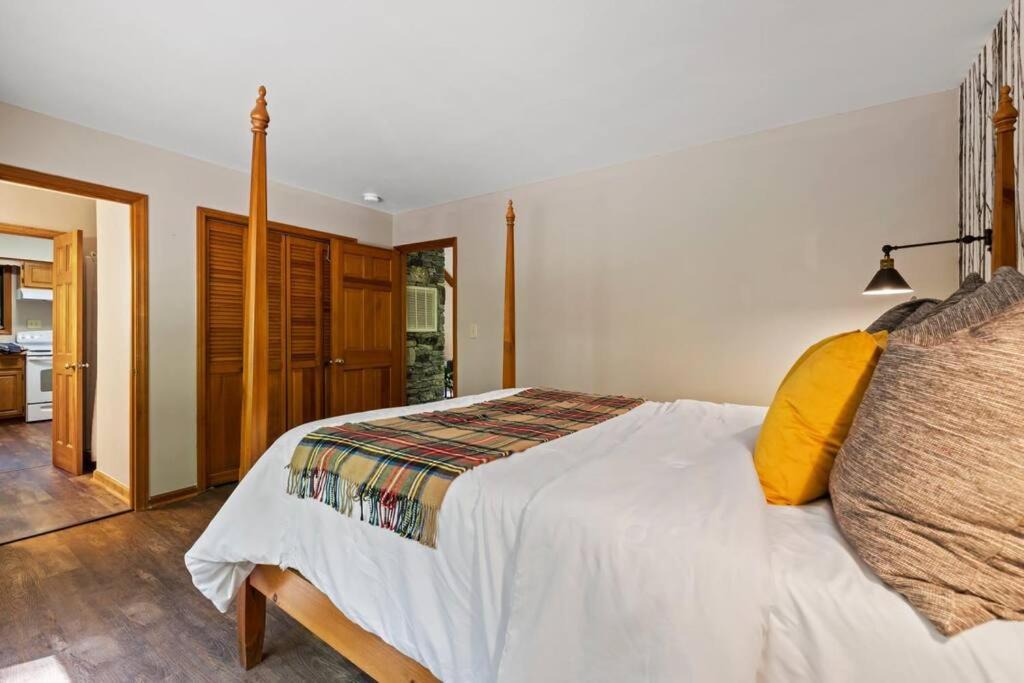 Photo of Bedroom in Lake Lure