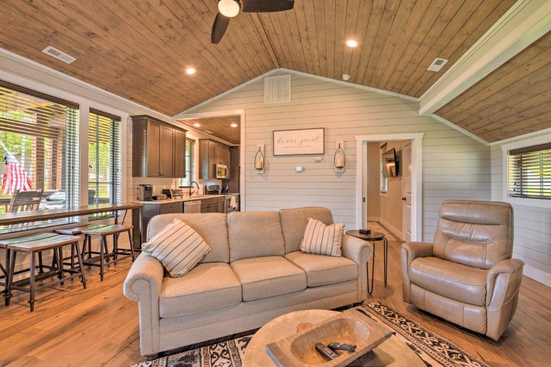 Photo of Livingroom in Glenville