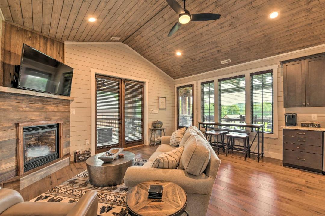 Photo of Livingroom in Glenville