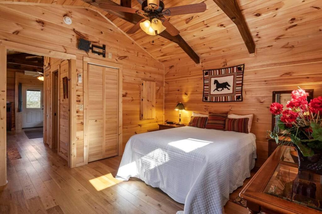 Photo of Bedroom in Tryon