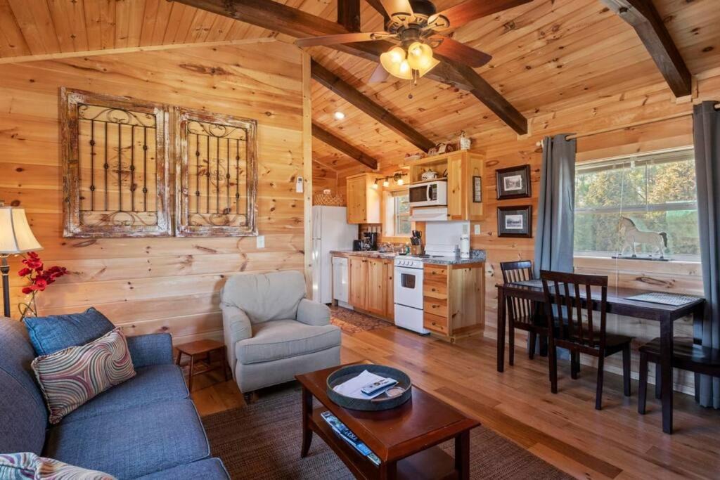 Photo of Livingroom in Tryon